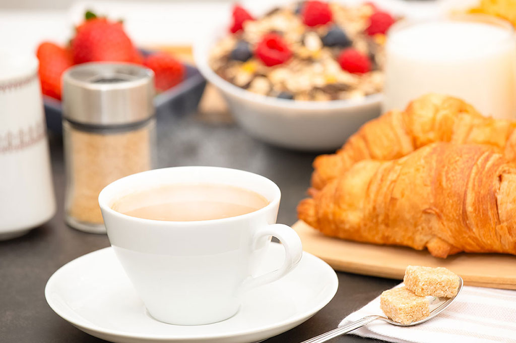 https://www.thequeenparkhotel.co.uk/wp-content/uploads/2022/05/breakfast-hour.jpg
